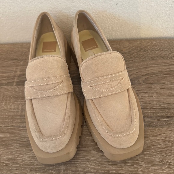 Dolce Vita Elias Flats, Dune Suede, Size 7.5 - Picture 4 of 9